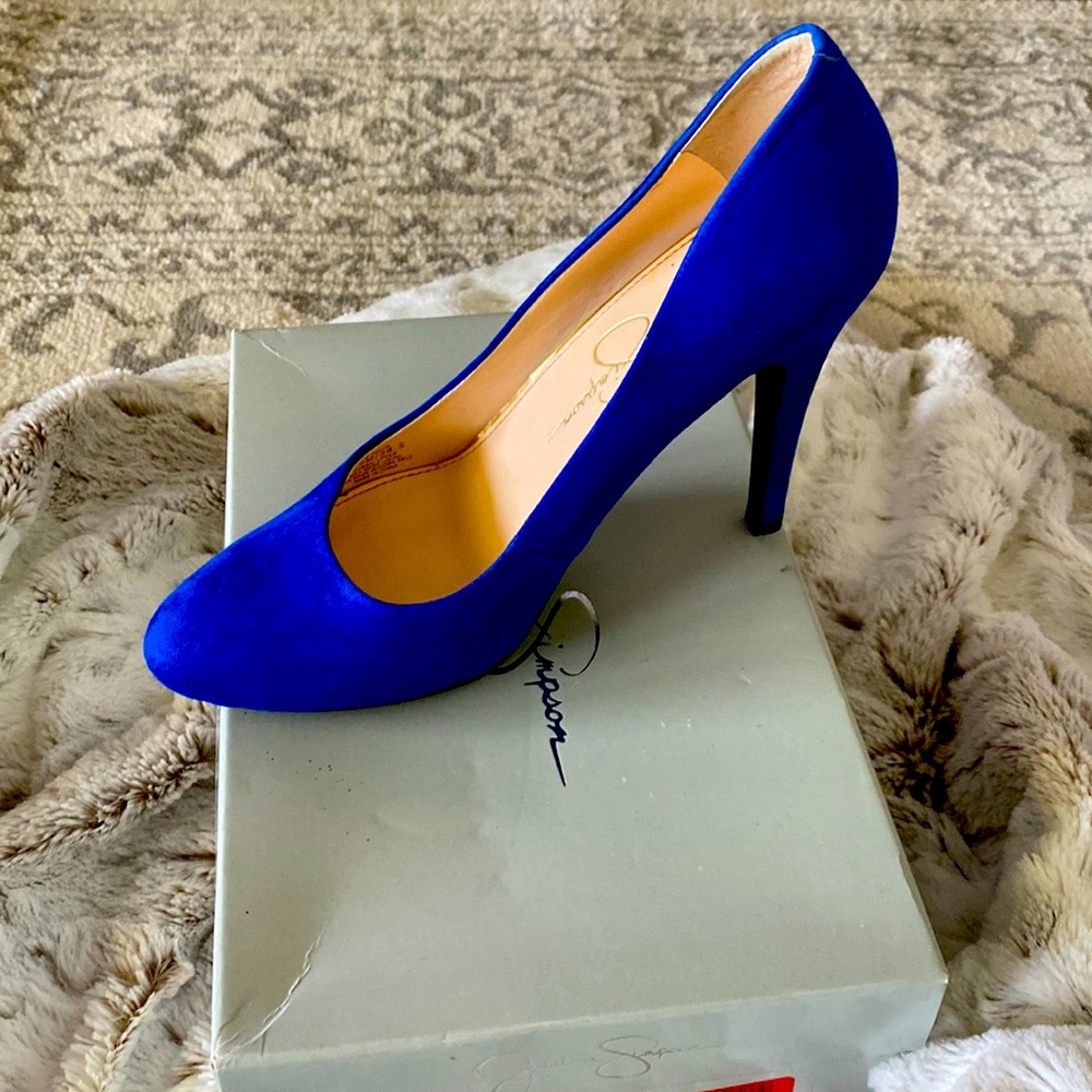 Jessica Simpson pumps